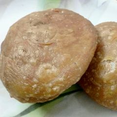 A picture of Dal puri.