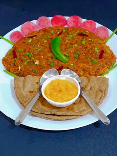 રીંગણ નો ઓળો (Ringan Oro Recipe In Gujarati) રેસીપી મુખ્ય ફોટો