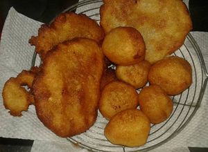 Una foto de Torticas y buñuelitos de yuca con quesito