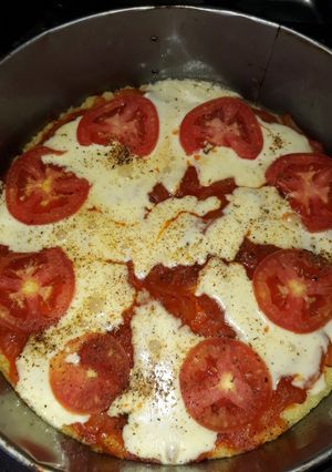 Una foto de Pizza de polenta (sin tacc) Apto celiacos!!