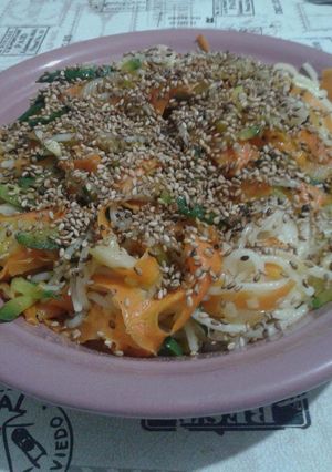 Una foto de Salteado con fideos de arroz para celíacos