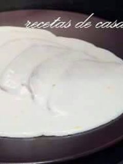 Una foto de Lomo con salsa de roquefort o queso azul con un toque más económico