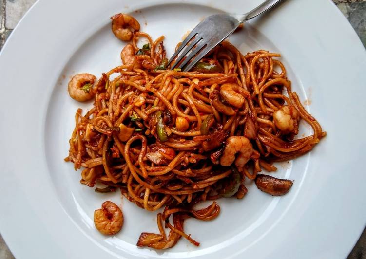 Simple Way to Prepare Super Quick Homemade Garlic Shrimp noodles