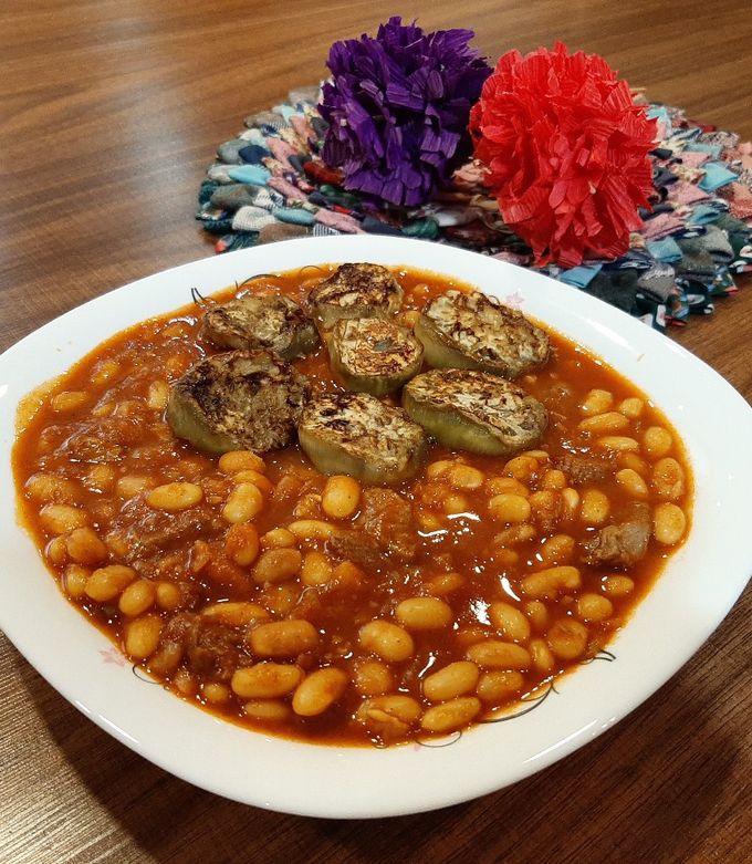 خورشت لوبیا سفید و گوجه
