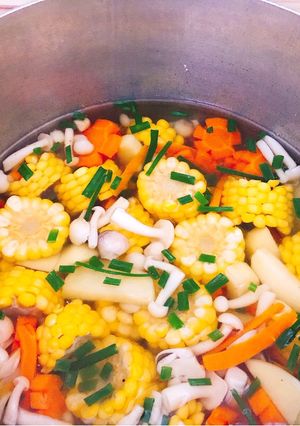 Hình của món Canh ngũ sắc 🍲.