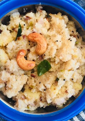 ઉપમા (Upma Recipe In Gujarati) રેસીપી મુખ્ય ફોટો