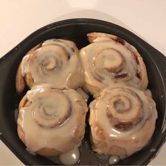 A picture of Cinnamon rolls with creamy frosting.