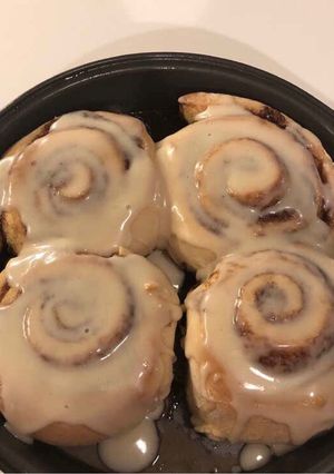 A picture of Cinnamon rolls with creamy frosting.