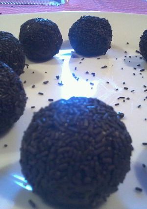 Una foto de Brigadeiros fáciles