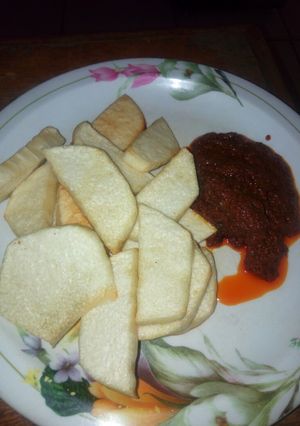 A picture of Fried yam with stew.