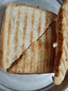 મસાલા ગ્રીલ સેન્ડવિચ (Masala Grill Sandwich Recipe In Gujarati) રેસીપી મુખ્ય ફોટો