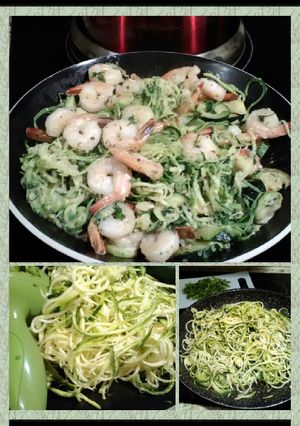 Una foto de Espaguettis de zucchinis con camarones