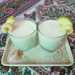 A picture of Apple/banana milkshake.