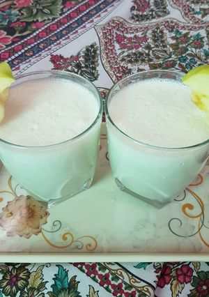 A picture of Apple/banana milkshake.