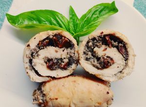 Foto di Involtini di pollo al vapore con pesto di funghi e robiola
