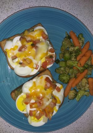 Una foto de Bruschetta de huevo duro