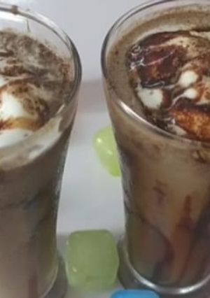 ओरियो चॉकलेट कॉफी मिल्कशेक (oreo chocolate coffee milkshake recipe in Hindi) रेसिपी मुख्य फोटो