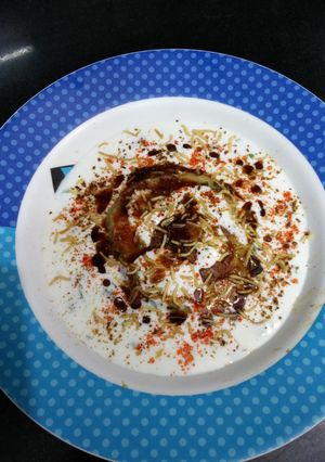 आलू टिक्की चाट (aloo tikki chaat recipe in Hindi) रेसिपी मुख्य फोटो
