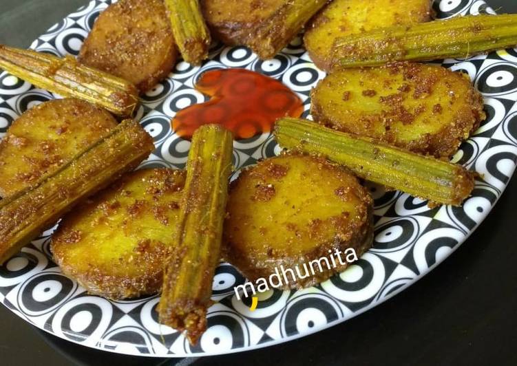 Recipe of Delicious Drumsticks and Potato Masala Fry