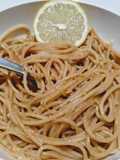 Spaghetti con salsa de limón y parmesano