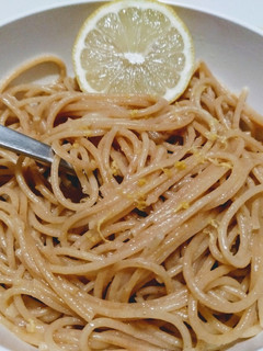 Una foto de Spaghetti con salsa de limón y parmesano