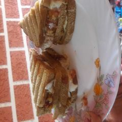 A picture of Cheesy garlic bread with chicken chopped pallet.