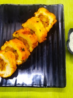 A picture of Rawa Dhokla Roll.