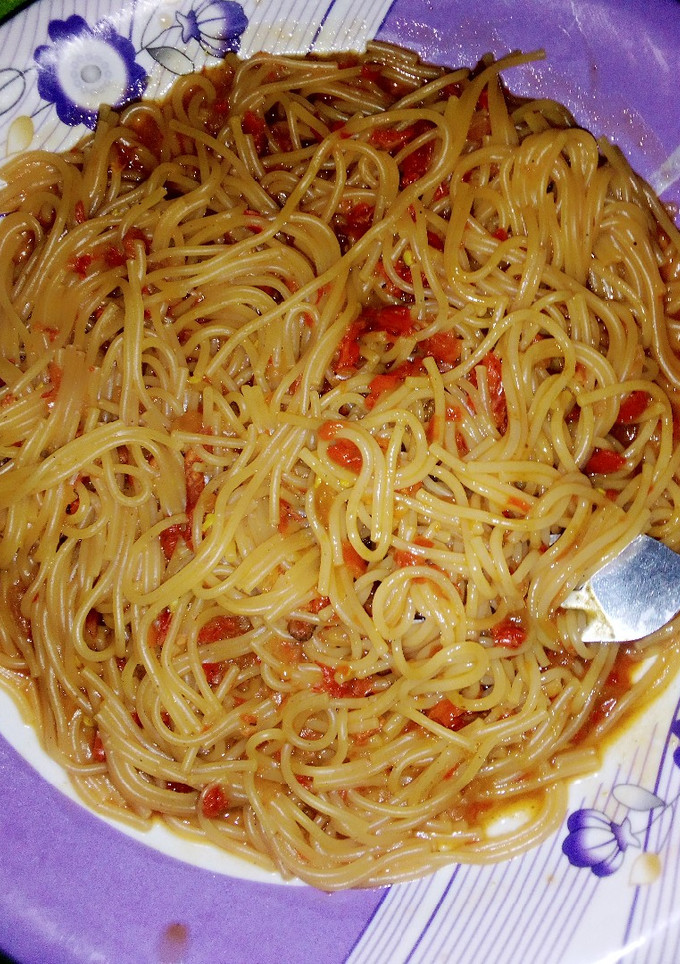Spaghetti jolof ainihin hoton girkin