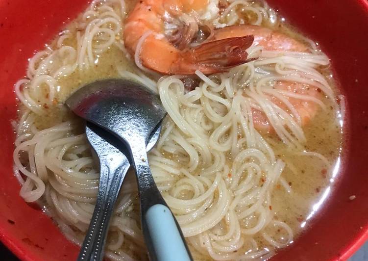 Chili prawn miso ramen