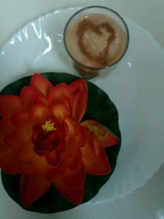 ஆப்பிள் பேரிச்சம்பழம் மில்க் ஷேக் (Apple and dates healthy milk shake recipe in tamil) செய்முறை முக்கிய புகைப்படம்