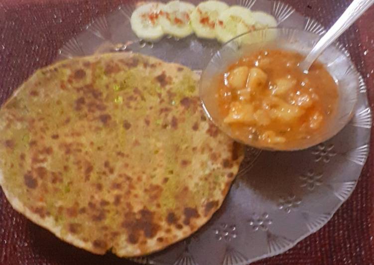 Peas paratha with aloo methi rassewala