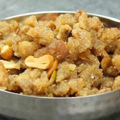 A picture of Besan halwa.