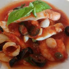 Gamberi e calamari piccante spicy prawns and squid A picture of Gamberi e calamari piccante spicy prawns and squid.