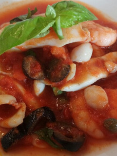 A picture of Gamberi e calamari piccante spicy prawns and squid.