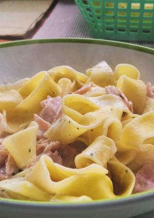 Sonkás-tejszínes papardelle recept fotója