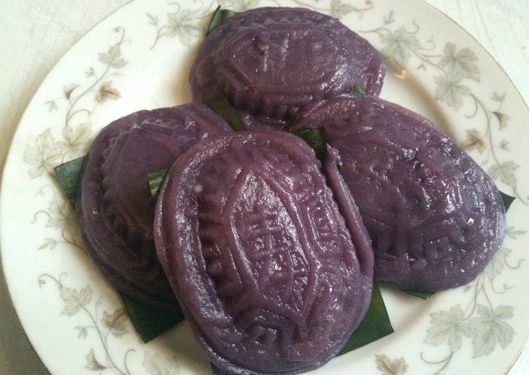 Langkah Mudah untuk Menyiapkan Kue Ku Warna Ungu Anti Gagal