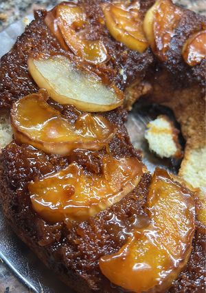 Una foto de Tarta de manzana invertida 🍎😋
