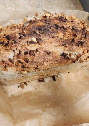 A picture of Roasted Peanut Garlic Loaf.