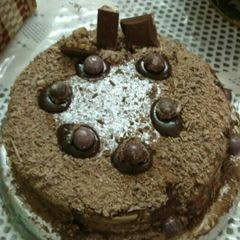 A picture of Cadbury Hot Chocolate Cake.
