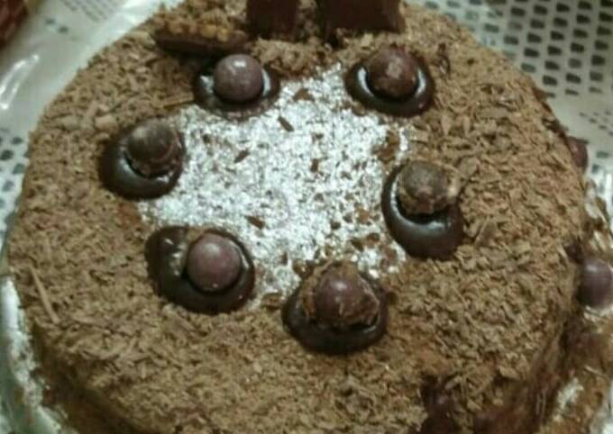 cadbury hot chocolate cake recipe main photo