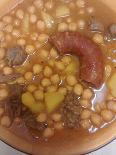 Una foto de Cocido garbanzos con ternera