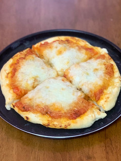 A picture of Cheese pizza.