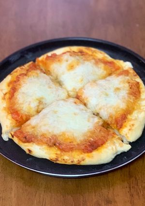 A picture of Cheese pizza.