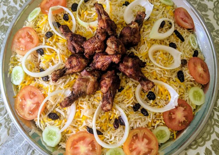 makanan Nasi Mandhi (مندي الأرز) yang Lezat Sekali