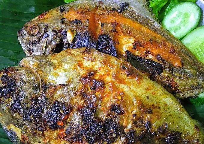 Resep Ikan Bawal Bakar oleh Aurora's Kitchen  Cookpad