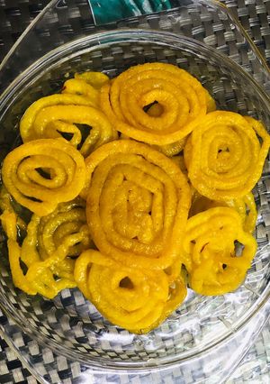 A picture of કેસરીયા જલેબી.