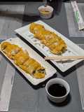Sushi frito de atún