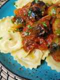 Pasta fresca con coles de bruselas al ajillo