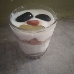 A picture of Cookie fruity parfait.