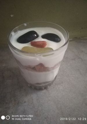 A picture of Cookie fruity parfait.